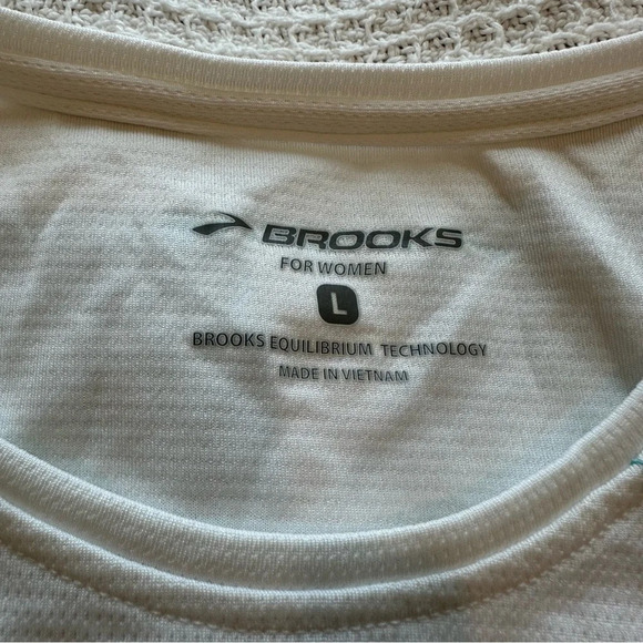 Brooks Equilibrium Technology Women’s size large White and blue running tank top - Picture 3 of 8